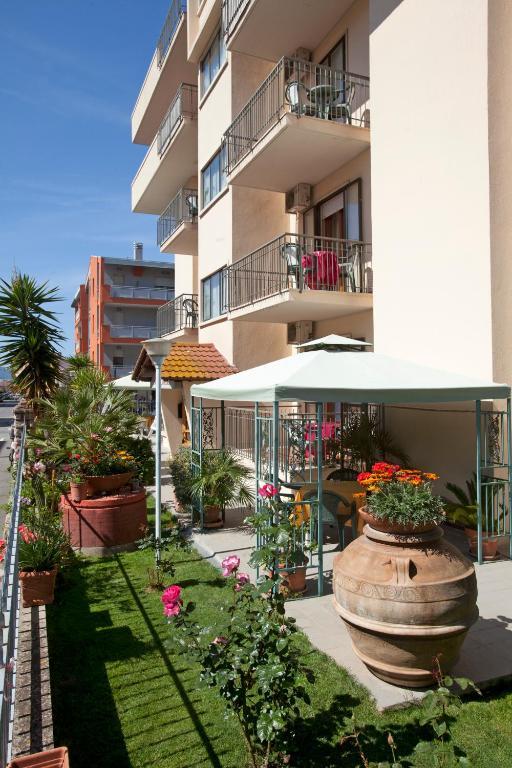 Hotel Corallo Albinia Extérieur photo